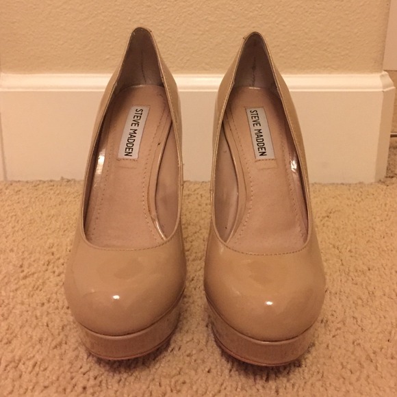 Steve Madden Shoes - Patent leather nude Steve Madden pumps