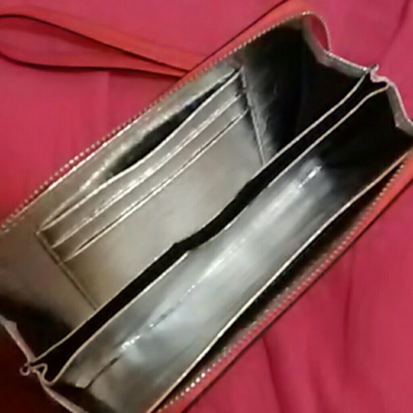 Miss Me Clutch - Picture 3 of 3