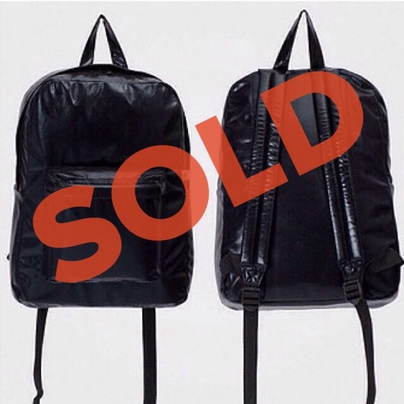 ‼️SOLD on vinted‼️aa shiny backpack in black