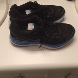 Woman's Nike lunar glides size 7