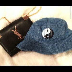 CRISP yin yvng bucket hat