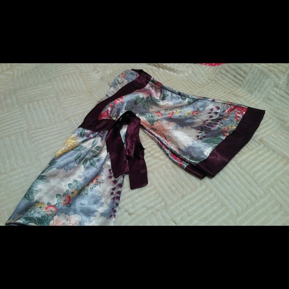 Dolman Sleeve Floral Print Top - Picture 2 of 4