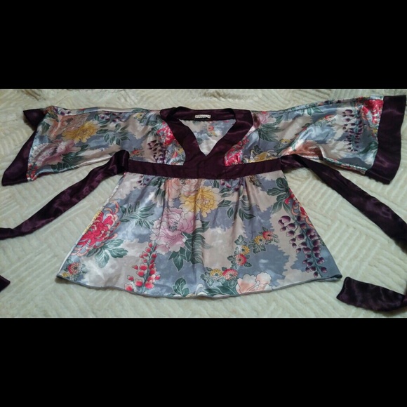 Dolman Sleeve Floral Print Top - Picture 3 of 4