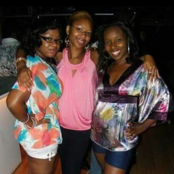 Dolman Sleeve Floral Print Top - Picture 4 of 4