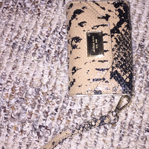 Michael Kors iPhone 4/4s wristlet