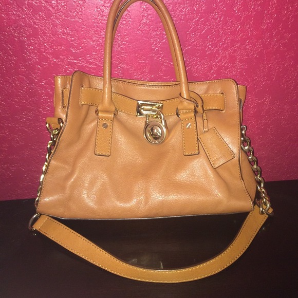 🔹on hold🔹Micheal Kors Hamilton medium satchel