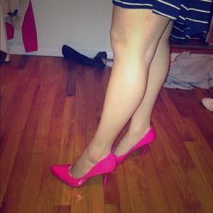 Beautfiful BCBG pumps. I love these!