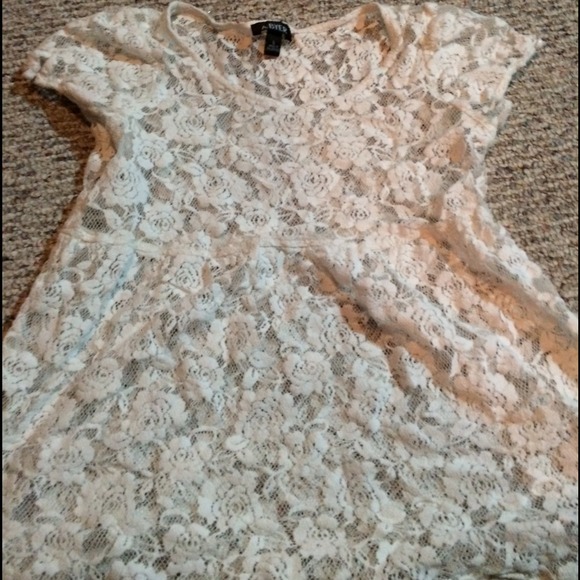 White floral shirt! - Picture 1 of 2