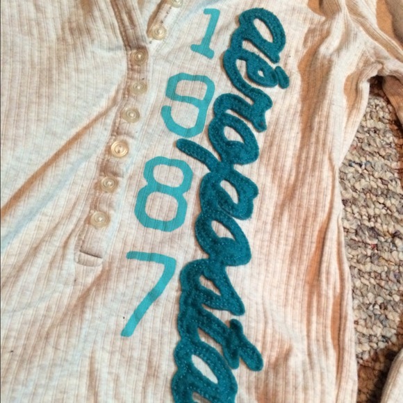 Eggshell colored aéropostale shirt! - Picture 2 of 3