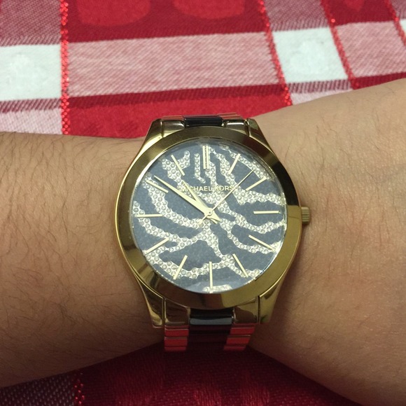 Michael kors gold black watch - Picture 3 of 3