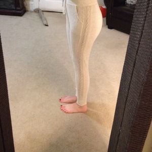 Cream colored Aerie knit leggings