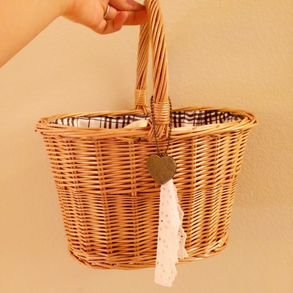 Natural woven basket rattan bag - Picture 3 of 4