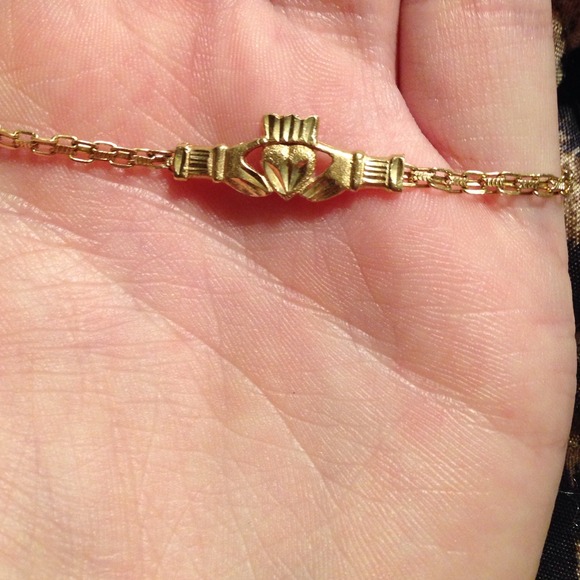 Gold irish claddagh bracelet