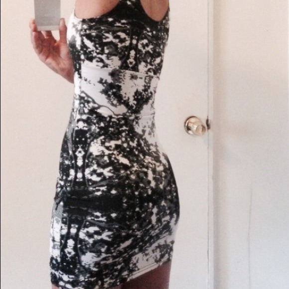 H&M Galaxy dress - Picture 2 of 3