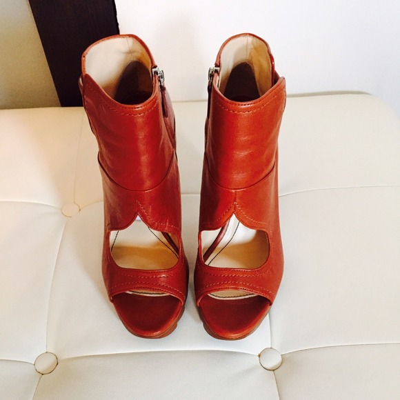 Brand New Camilla Skovgaard