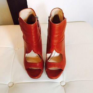 Brand New Camilla Skovgaard