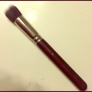 Mac 130 Short Duo Fibre Brush