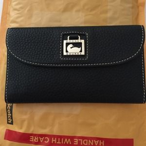 ✨NWT✨ DOONEY & BOURKE WALLET