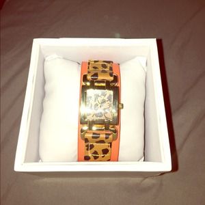 Leopard watch!