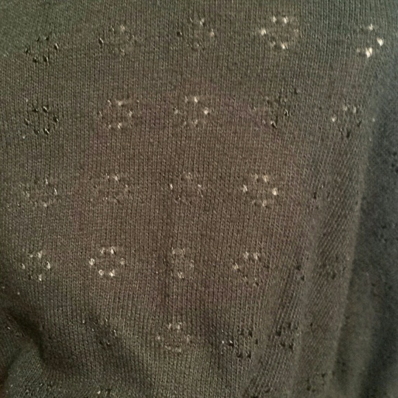 Comfy Cute Black V-Neck Front And Back - Picture 2 of 4