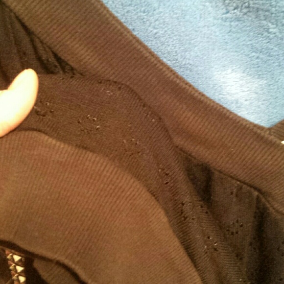 Comfy Cute Black V-Neck Front And Back - Picture 4 of 4