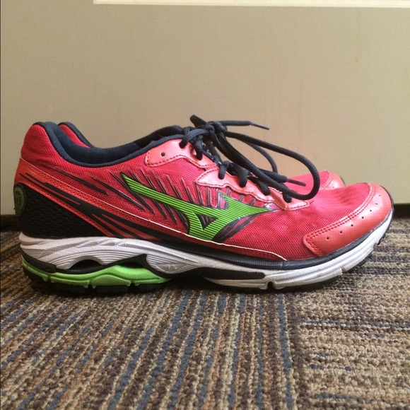 Pink and Green Mizuno Wave Ride 16 DynamotionFit