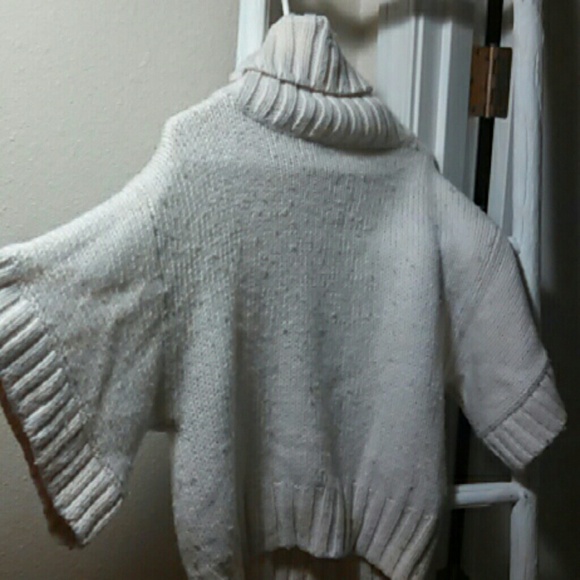Cozy cable knit sweater. - Picture 2 of 4