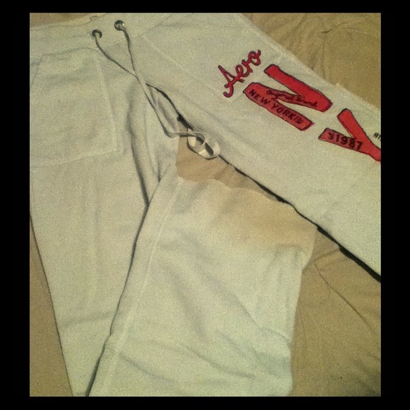 "New York Areo" white sweats