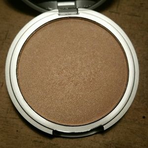 Mary Lou Manizer by The Balm