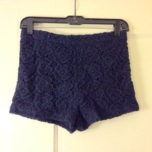 Floral Crochet Shorts - Picture 2 of 4
