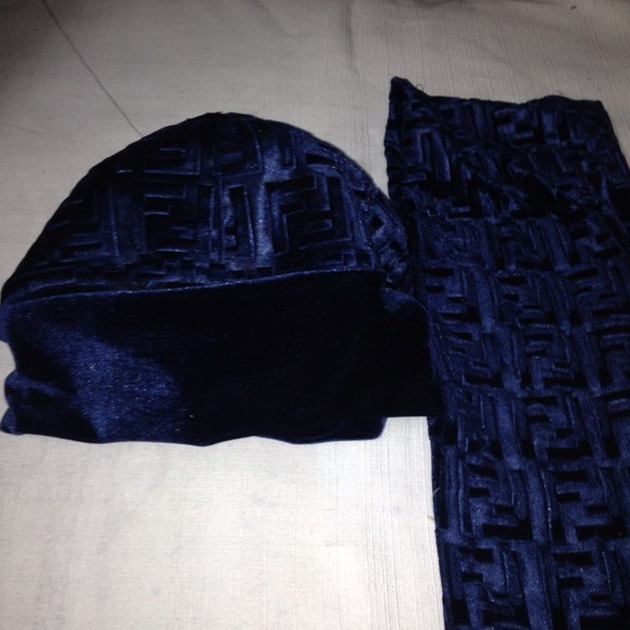 Scarf and hat set