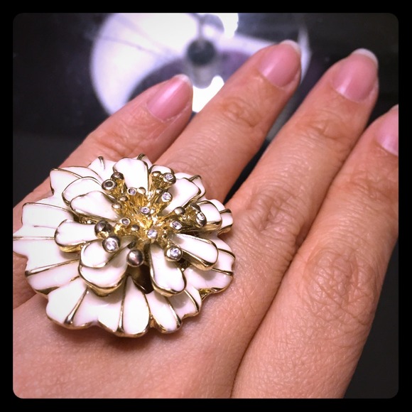 Flower statement ring
