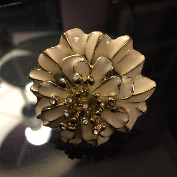 Flower statement ring - Picture 3 of 3