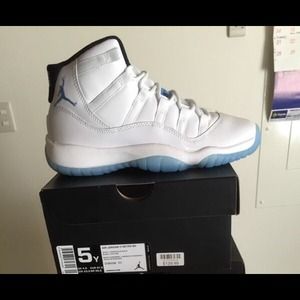 jordan shoes 11 legend blue size 5 women size 7 poshmark legend blue size 7