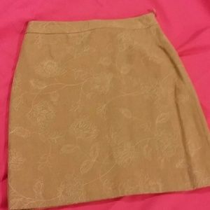 ⌛Ann Taylor Skirt Tan with Embroidery Size 6
