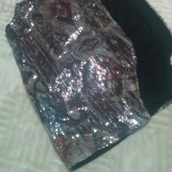 Sequins Crop Top - Picture 3 of 3