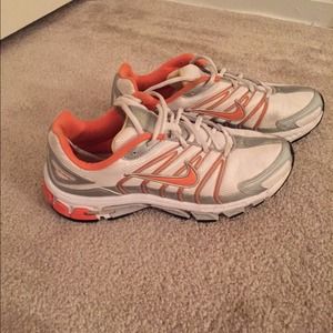 Nike size 10 cross trainers!  Excellent condition!