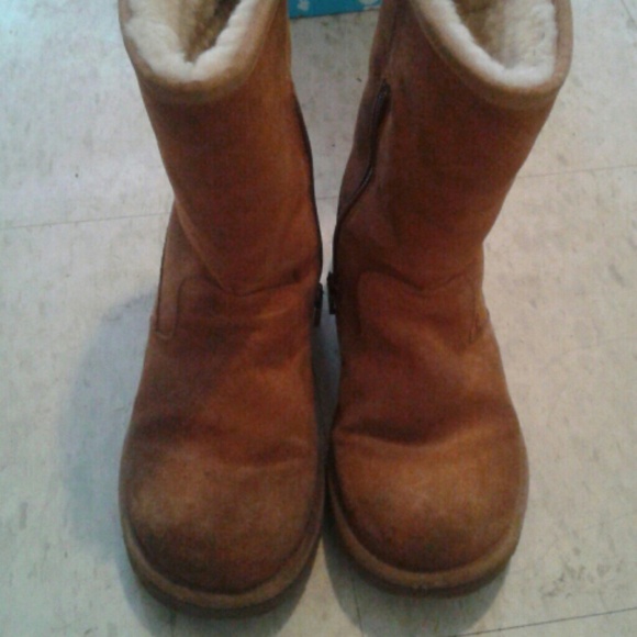 🚫Sold🚫Chestnut uggs with zipper