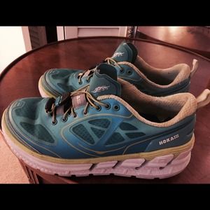 Hoka conquest size 8