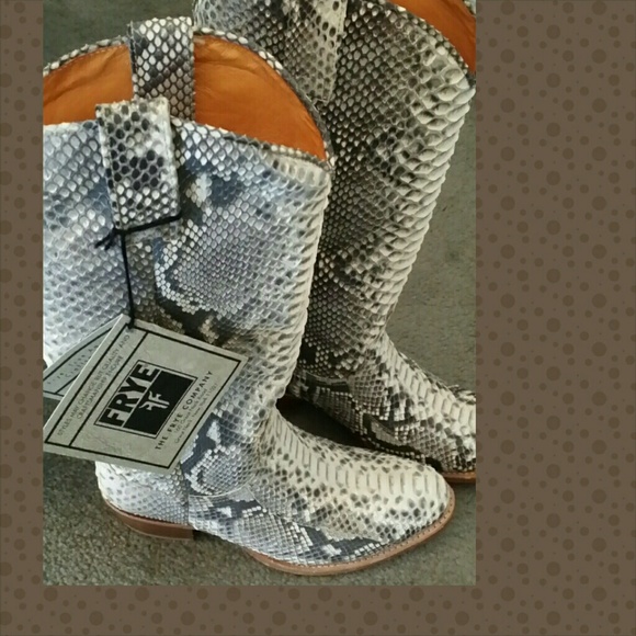 WOW! My great find!!! Frye Boots