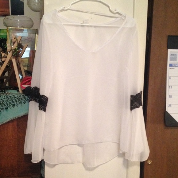 White lace bell sleeved shirt
