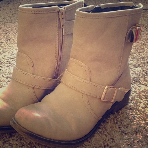 Adorable moto booties - Picture 1 of 4