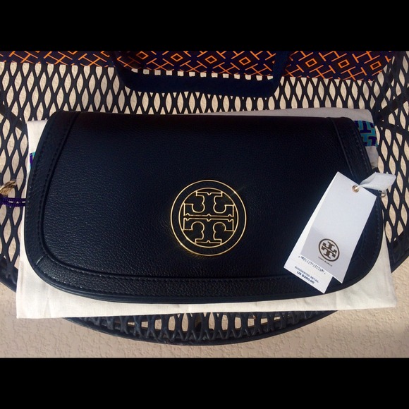 Tory Burch Amanda Logo Clutch