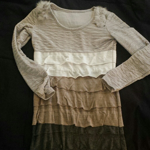 Extremely cute tiered dress w/ faux fur detail