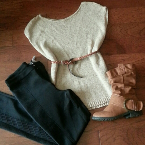 Tops - Sleeveless scoop neck top