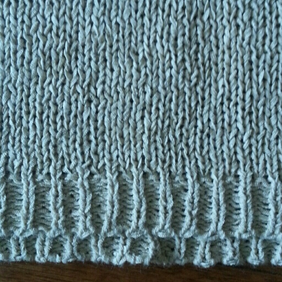 Sleeveless scoop neck top - Picture 2 of 2