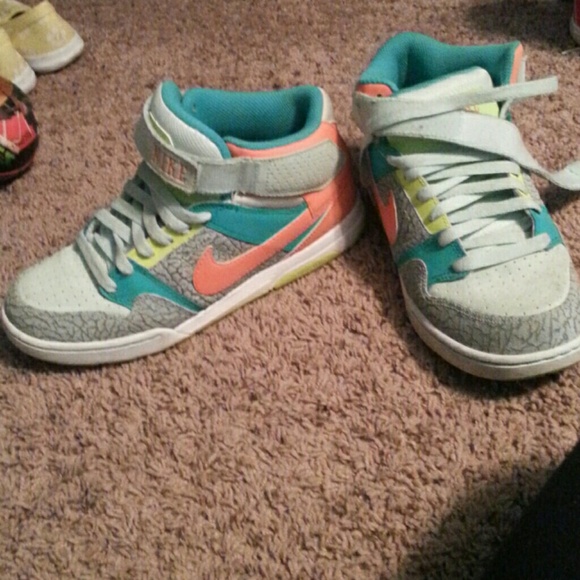 Nike tennis shoes