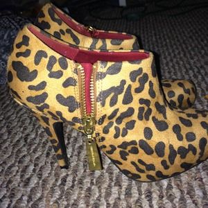 Cheetah high heels size 5