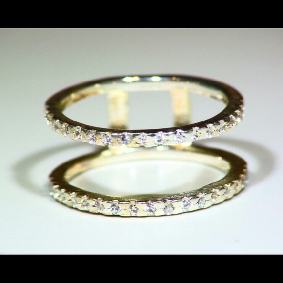 Jewelry - Gorgeous .925 Sterling Silver woman's Ring