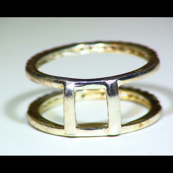 Gorgeous .925 Sterling Silver woman's Ring - Picture 3 of 4